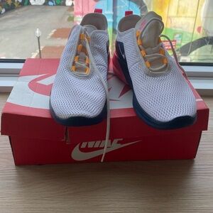 Nike Air Max Motion 2